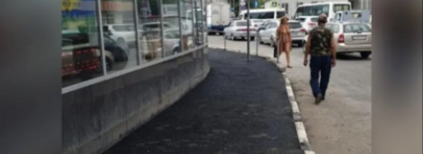 «Не прошло и полгода!»: тротуар на автовокзале Новороссийска, где после ливня образовались ямы в  человеческий рост, восстановили