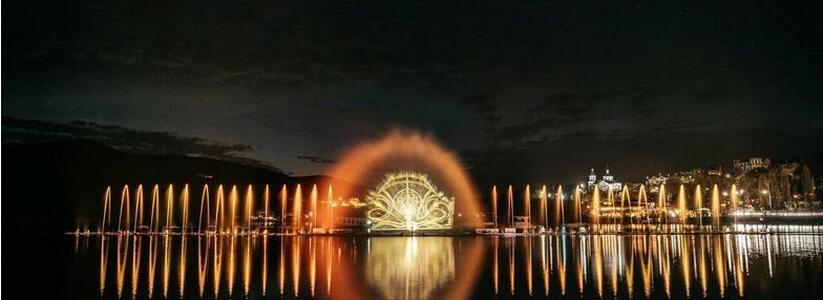 Светозвуковое шоу фонтанов на озере Абрау заработает по новому графику