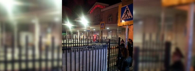 В Новороссийске эвакуировали и оцепили автовокзал из-за подозрительной сумки: очевидцы сняли на видео работу сапера