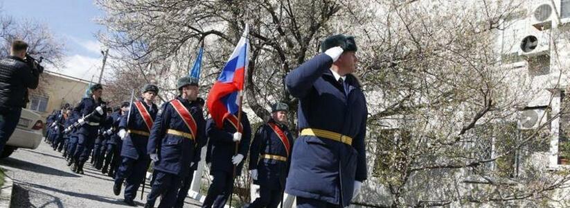 В Новороссийске провели парад для ветерана Великой Отечественной войны в честь его 105-летия