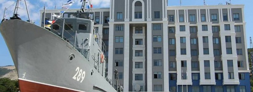 В Новороссийске прошло торжественное построение в честь Дня военно-морского флота