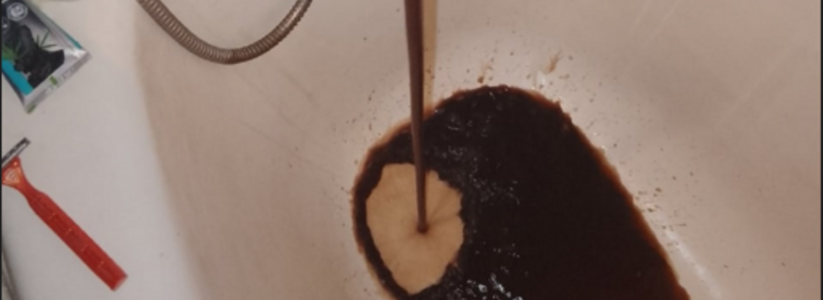 «Из крана Кола течет!»: у новороссийцев после 2-недельного отключения из крана пошла темно-коричневая жижа