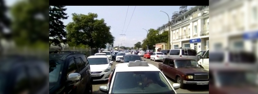 Сегодня утром в Новороссийске эвакуировали людей из роддома, садика, Ленинского парка и автовокзала