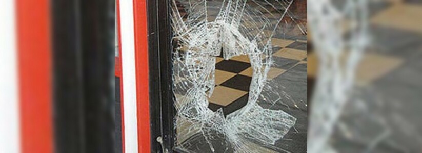 В Новороссийске приезжий посреди ночи пытался ограбить продуктовый магазин