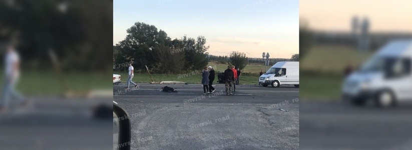 «Человек из ВАЗа лежит на дороге, тяжелый»: под Новороссийском «семерка» столкнулась с микроавтобусом