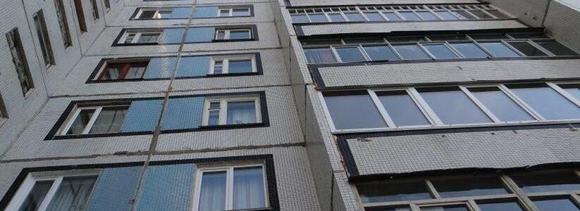 В Новороссийске 26-летняя девушка выпала с высоты шестого этажа