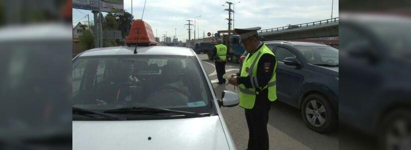 В Новороссийске таксист и полицейские спасали жизнь 40-летнему мужчине: пассажиру стало плохо во время поездки