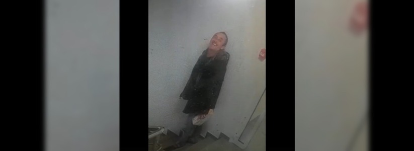 В торговом центре Новороссийска мужчина нажал тревожную кнопку и позировал в объектив камеры видеонаблюдения