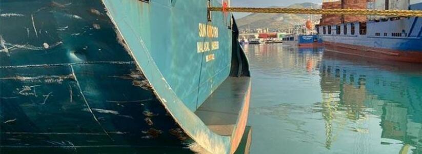 В акватории порта Новороссийска столкнулись два теплохода