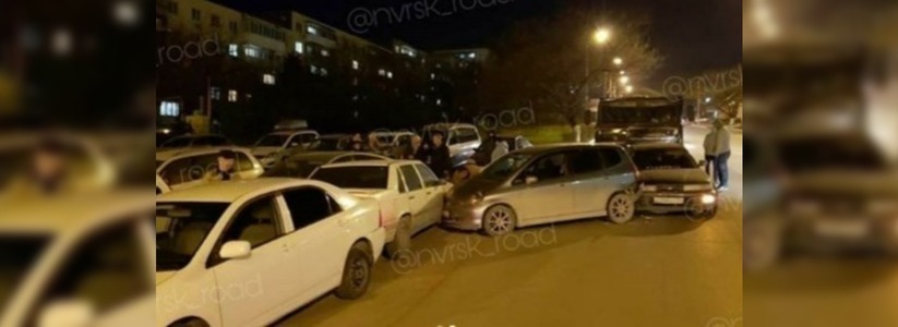 Грузовик и 6 автомобилей: массовое ДТП с «КамАЗом» на улице Новороссийска попало на видео