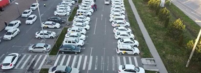 В Анапе таксисты «Яндекса» устроили забастовку. Новороссийские водители поддерживают требования коллег, но акцию протеста устраивать не стали