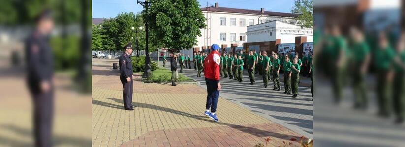 Новороссийские полицейские присоединились ко Всероссийской акции «Зарядка со стражем порядка!»