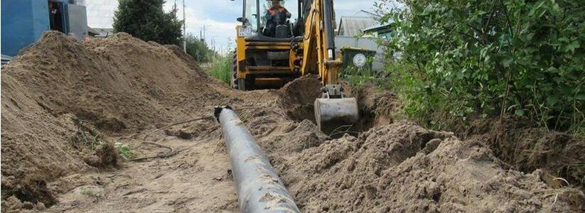 «Вчера врезали новый водопровод - сегодня трубу прорвало!»: под Новороссийском из-за аварии на сетях затопило частный дом