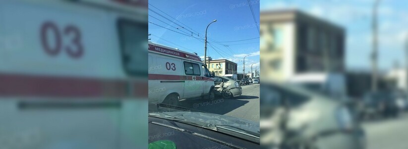 В Новороссийске автомобиль скорой помощи спешил на вызов и попал в ДТП