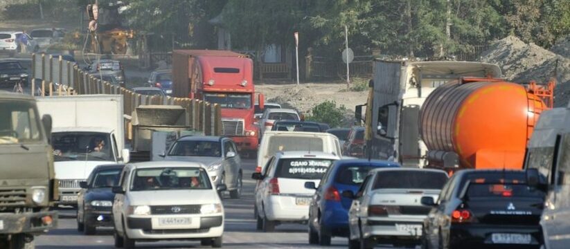 «Отвратительный город! Жителей держат за скот!»: крик души местного жителя по поводу дорог, пробок и фур, убивающих людей, в Новороссийске