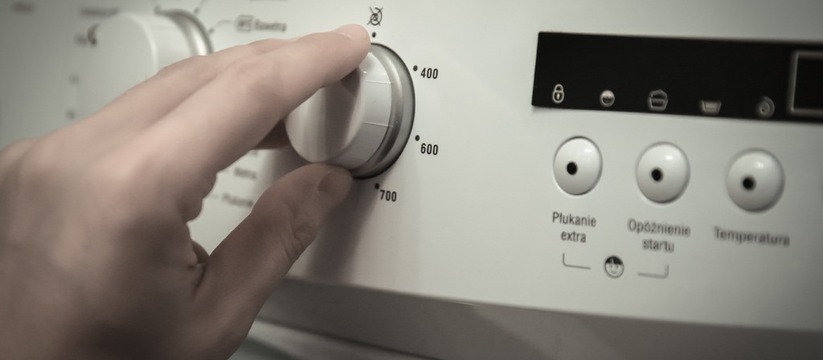 Если не обеспечивать своевременный уход за стиральной машиной, возможны проблемы, такие как появление плесени и неприятного запаха.