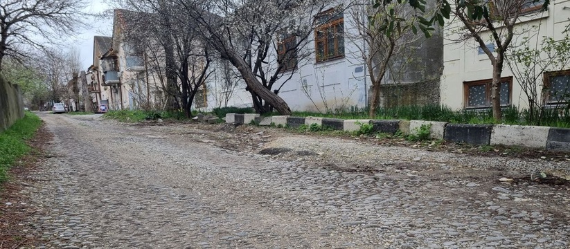 По тропинкам истории: в нескольких районах Новороссийска сохранились дорожки мощеные камнем, которым уже больше ста лет