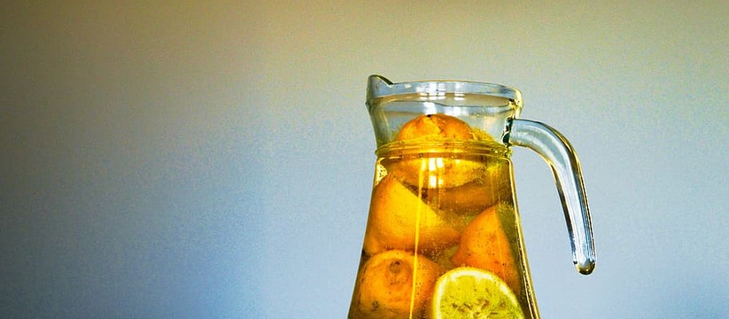 # Рецепт теплой лимонной воды: польза и приготовление ## Начало дня с пользой Многие из нас начинают свой день с теплой лимонной воды.
