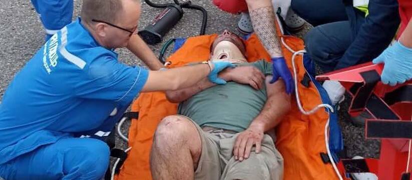 Под Кабардинкой спасатели вырезали мужчину из искорёженного автомобиля