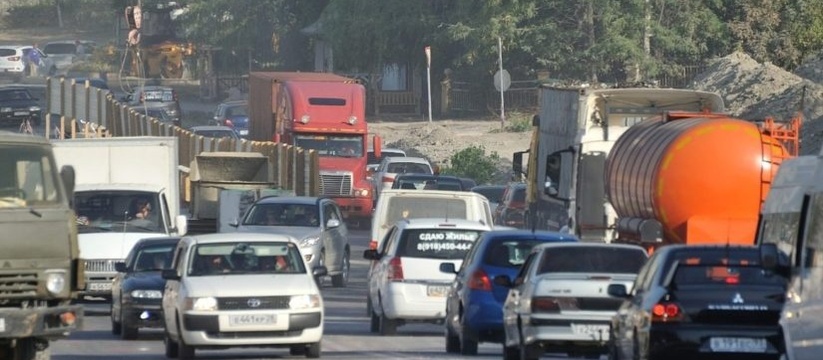 Власти обещают решить вопрос с пробками в Новороссийске, построив дорогу «Северный обход». Но когда это случится, неизвестно