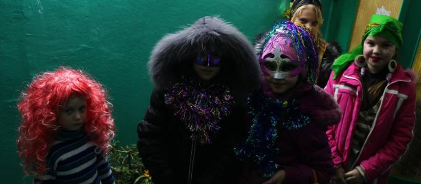 Попрошайки или предприниматели: в Новороссийске дети колядовали в Масленичную неделю