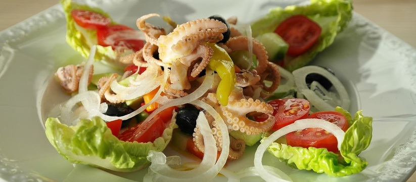 Салат с кальмарами и сыром - рецепты с фото
