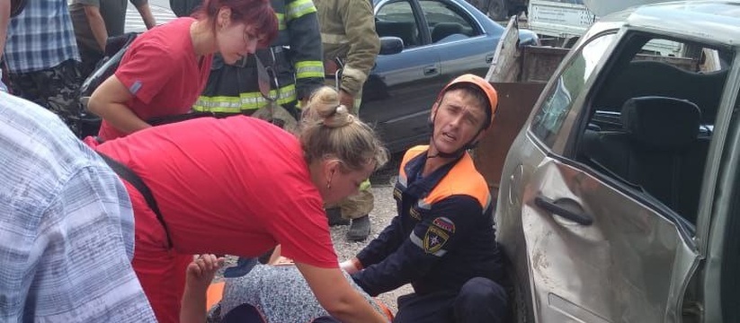 В Новороссийске спасатели достали пострадавшую в ДТП женщину из искореженной «Лады Калины»