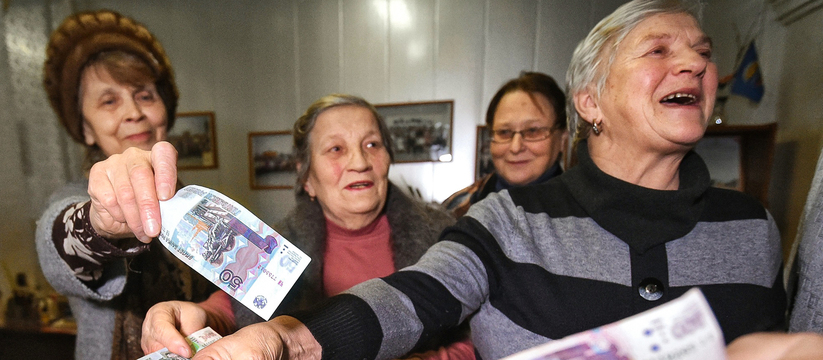 К пенсии добавят 2000 рублей: и работающим, и неработающим пенсионерам