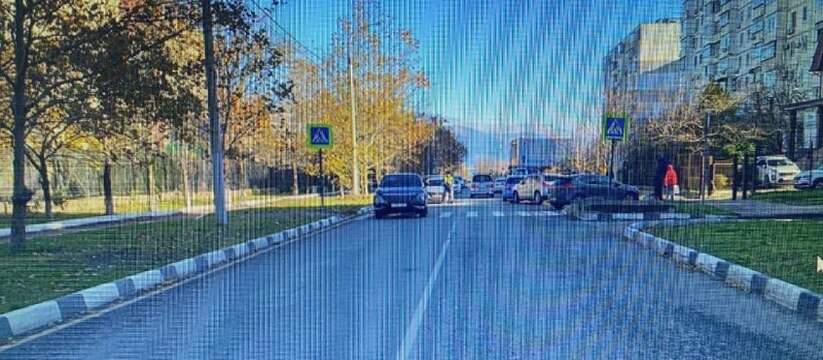 В Новороссийске автоледи сбила 8-летнюю девочку прямо на «зебре»: момент аварии попал на видео
