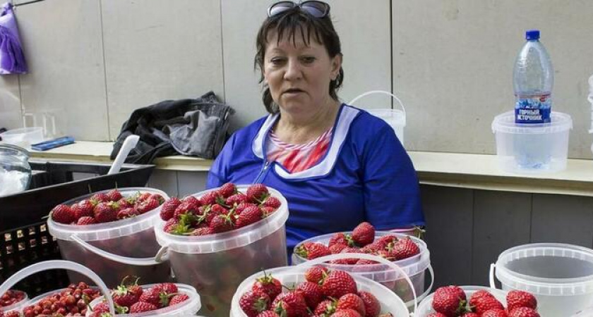 Клубника на новороссийских рынках продается по 140 рублей: в чем подвох?