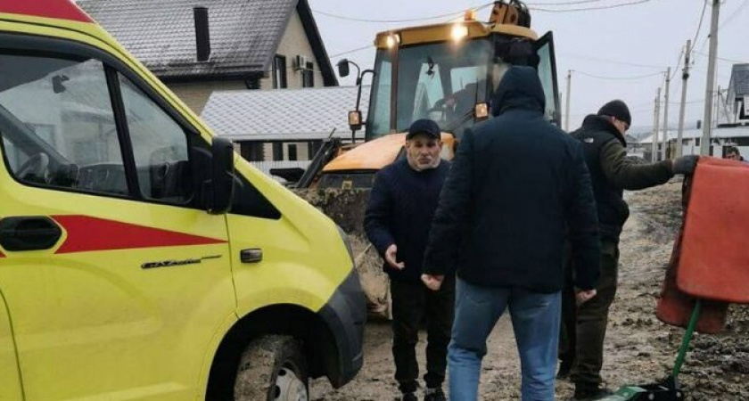 Под Новороссийском из-за проблем с дорогой скорая не смогла проехать на следующий вызов от ребенка 