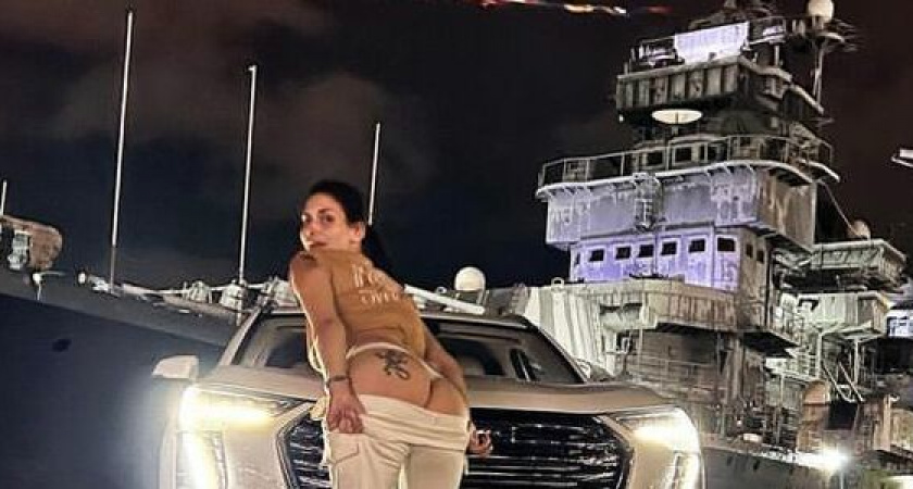 Пятая точка на фоне "Кутузова", тверк на переходе: в Новороссийске появилась эпатажная девушка-блогер