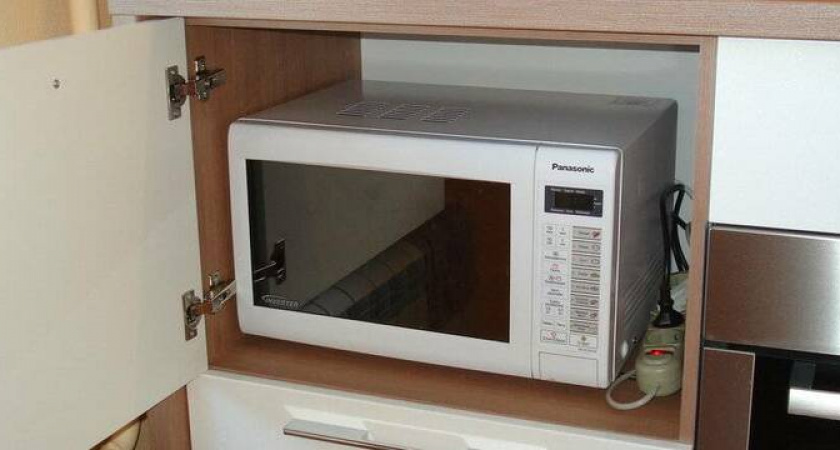 Даже не вздумайте: эти продукты нельзя греть в микроволновке