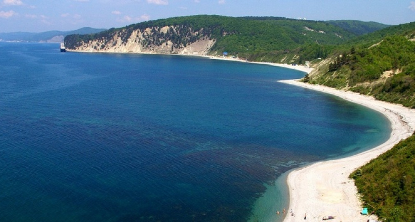 Чистейшая вода и вы одни: топ лучших мест для пляжного отдыха на Черноморском побережье