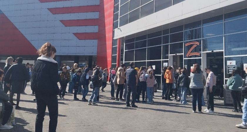 Быстро и без паники: в Новороссийске из торгового центра «Красная площадь» эвакуировали несколько сотен человек