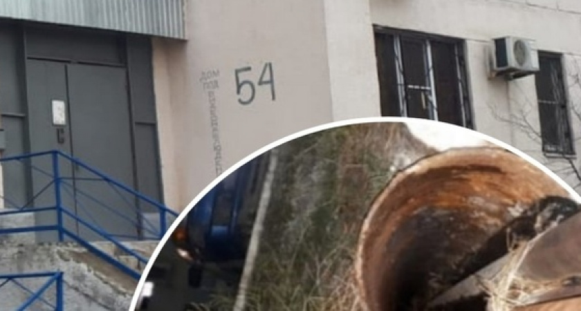 В Новороссийске канализация уже две недели топит футбольное поле: никому нет дела