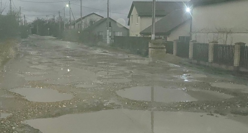 «Домой на лодке можно плыть!»: подборка «убитых» дорог Новороссийска и пригорода