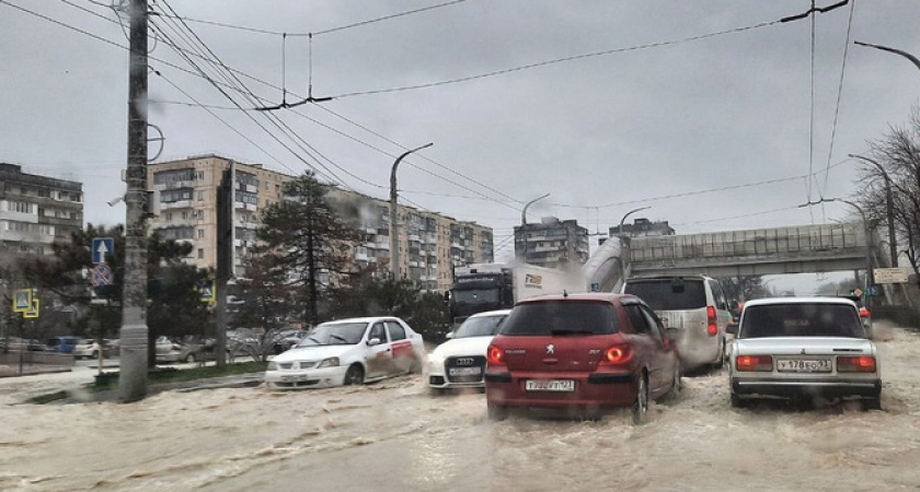 В мае наступил октябрь: в Новороссийске еще два дня будут лить ливни и градом и грозой