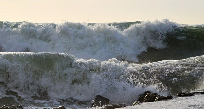 В Новороссийске во время шторма утонул человек