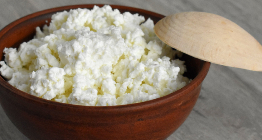 Врач дал определение идеального завтрака. Когда лучше воздержаться от творога