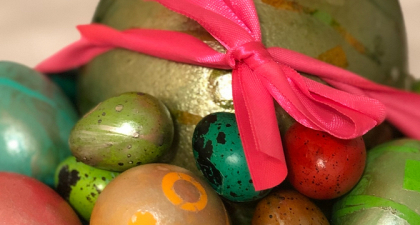 В какие цвета нельзя красить яйца на Пасху: их три