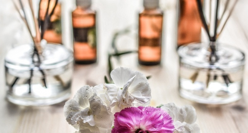 Топ-5 парфюмов, которые обожают звезды: роскошные ароматы с ядреной стойкостью