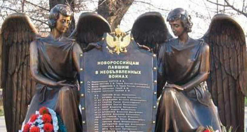 «Я вижу обиду в глазах отца…»: дочь участника боевых действий в Чечне просит вернуть памятник «Скорбящие ангелы» в парк Фрунзе Новороссийска