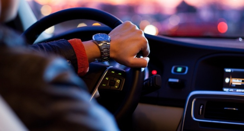 Придется ходить пешком: новое правило вводится для всех, кто водит автомобиль