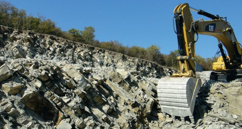 Эхо войны: в Новороссийске на цементном заводе нашли артиллерийский снаряд, а в лесу - гранату