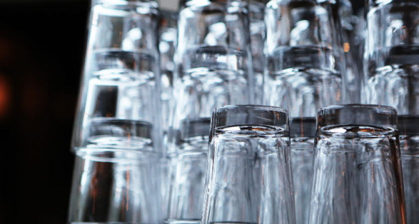 Уровень рекордного 2023 года. Россияне не стали пить меньше водки