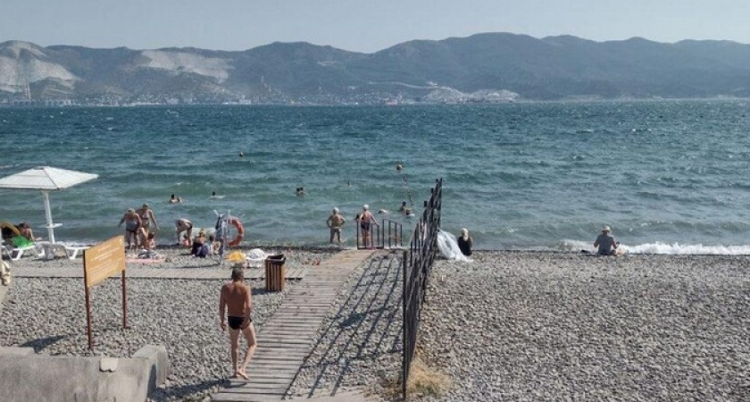 Пляж «Малая Земля» в Новороссийске продолжает работать, несмотря на запрет властей