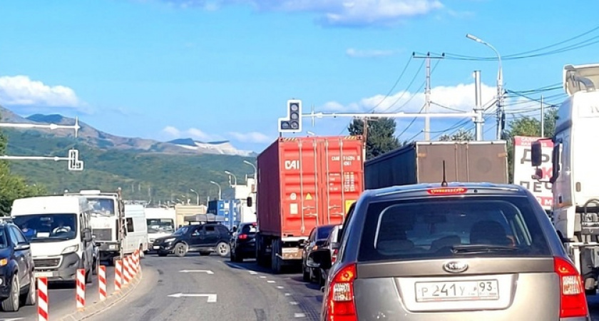 В Новороссийске в районе Золотой рыбки появились новые светофоры