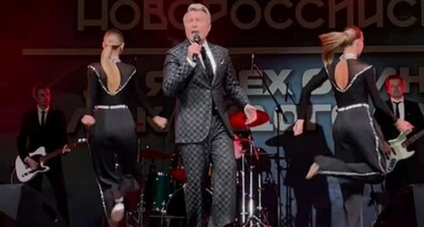 Опоздал почти на час, пел «без фанеры» и делал селфи с мэром: Николай Басков выступил в Новороссийске