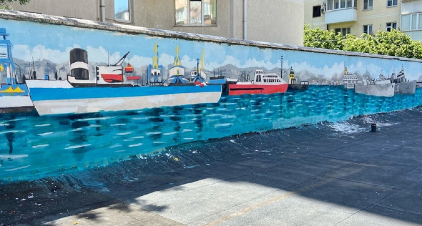 Море, горы, корабли: в Новороссийске появилось граффити с изображением города